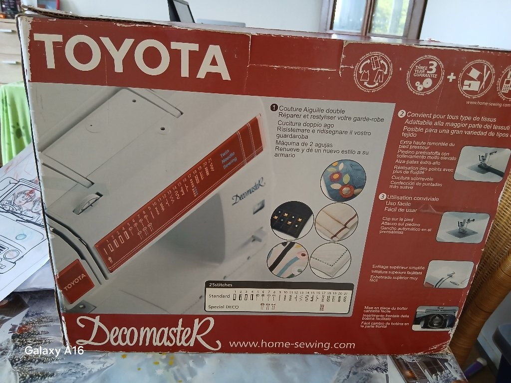 Toyota naaimachine model deco25, Ophalen of Verzenden, Zo goed als nieuw, Naaimachine, Overige merken