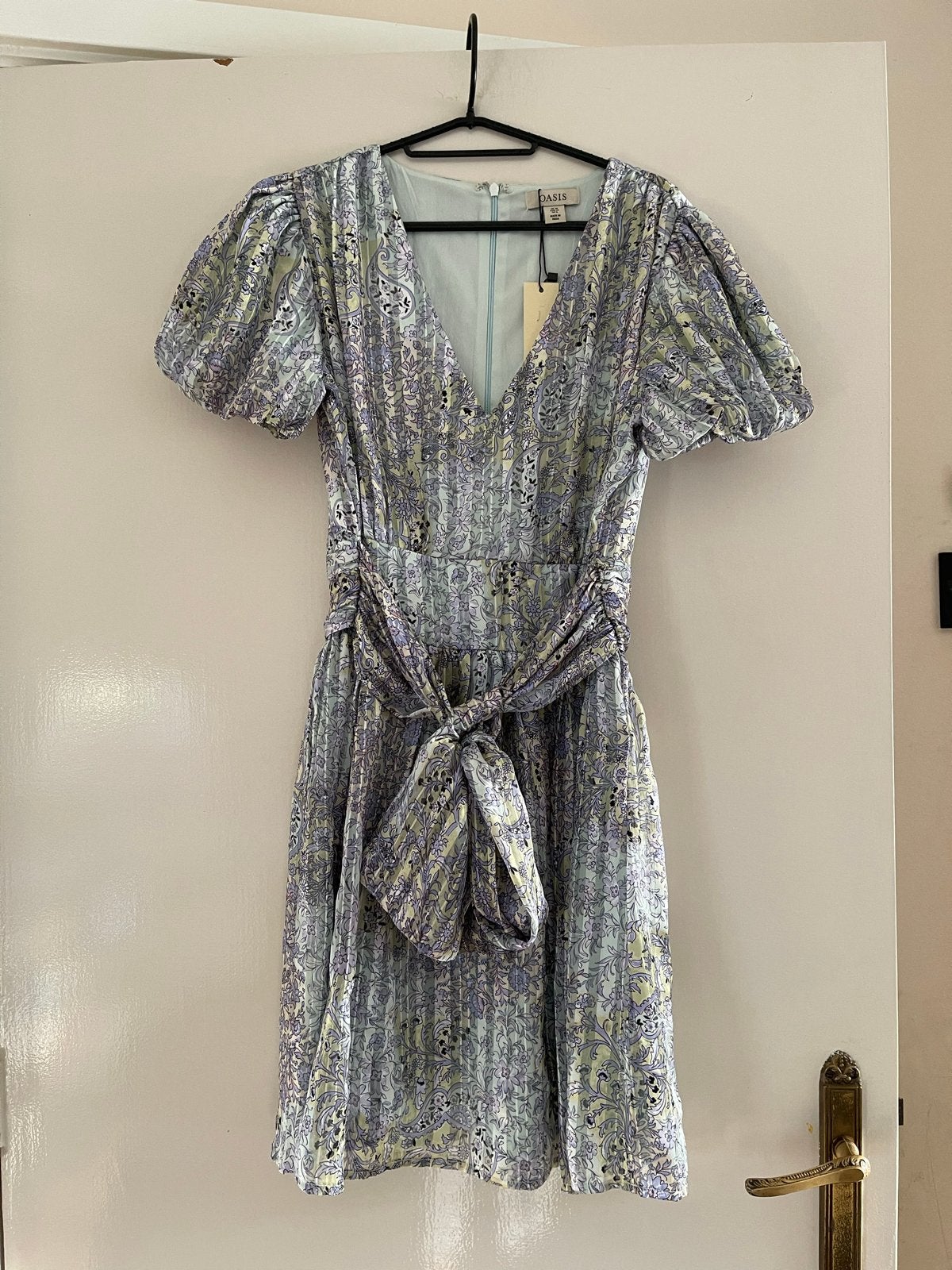 Oasis jurk met bloemenprint en strikdetail, Kleding | Dames, Nieuw, Knielengte, Maat 36 (S), Meerkleurig