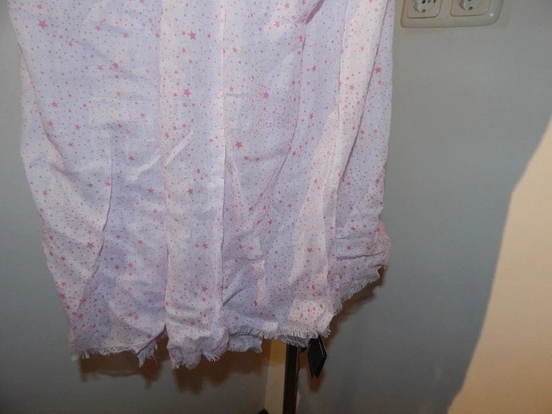 Repeat grote shawl roze sterretjes motief Nieuw met label, Kleding | Dames, Verzenden, Nieuw, Sjaal, Maat 38/40 (M)