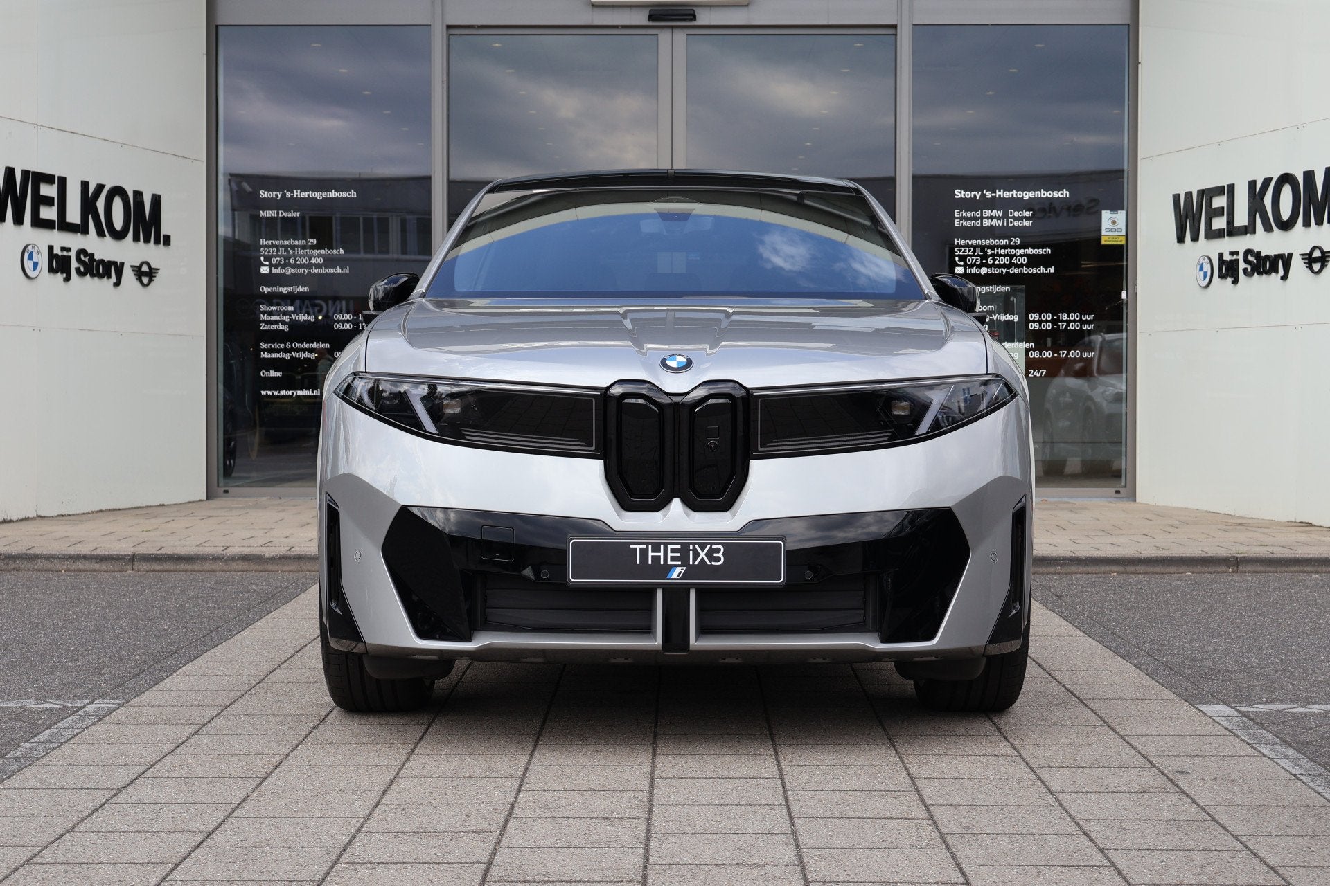 BMW iX3 40 eDrive M Sport / Panoramadak / Trekhaak / Head-Up, Auto's, Automaat, Dealer onderhouden, Achterwielaandrijving, Zwart