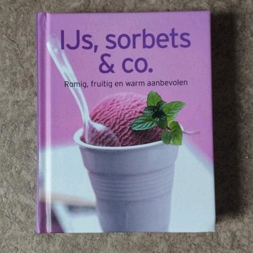 IJs, sorbets & co. - Romig, fruitig en warm aanbevolen, Ophalen of Verzenden, Zo goed als nieuw, Taart, Gebak en Desserts