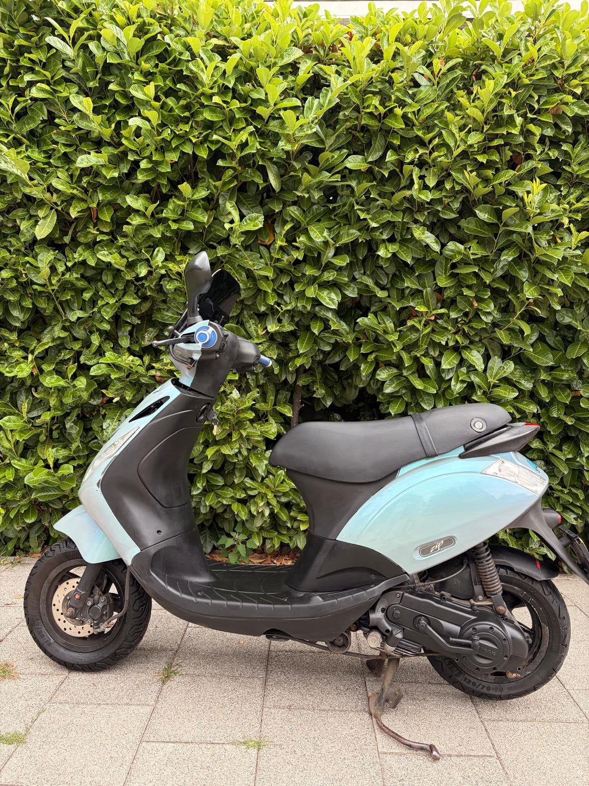 Zip sp piaggio 80 cc, Fietsen en Brommers, Scooters | Piaggio, Zo goed als nieuw, Zip, Benzine, Ophalen