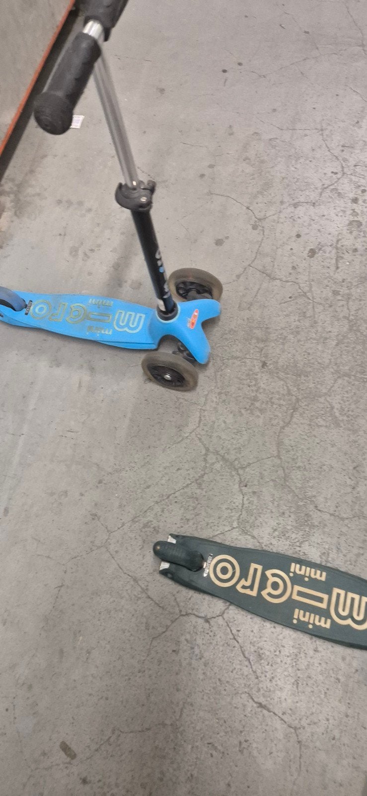 Micro mini. Ik heb twee scooters van mijn kinderen, in goede, Ophalen, Gebruikt, Gewone step