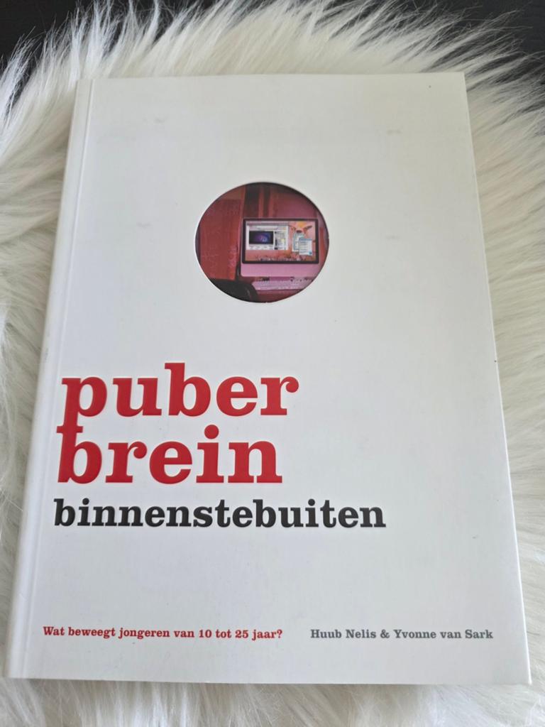 Puberbrein Binnenstebuiten, Boeken, Ophalen of Verzenden, Zo goed als nieuw, Huub Nelis & Yvonne van Sark