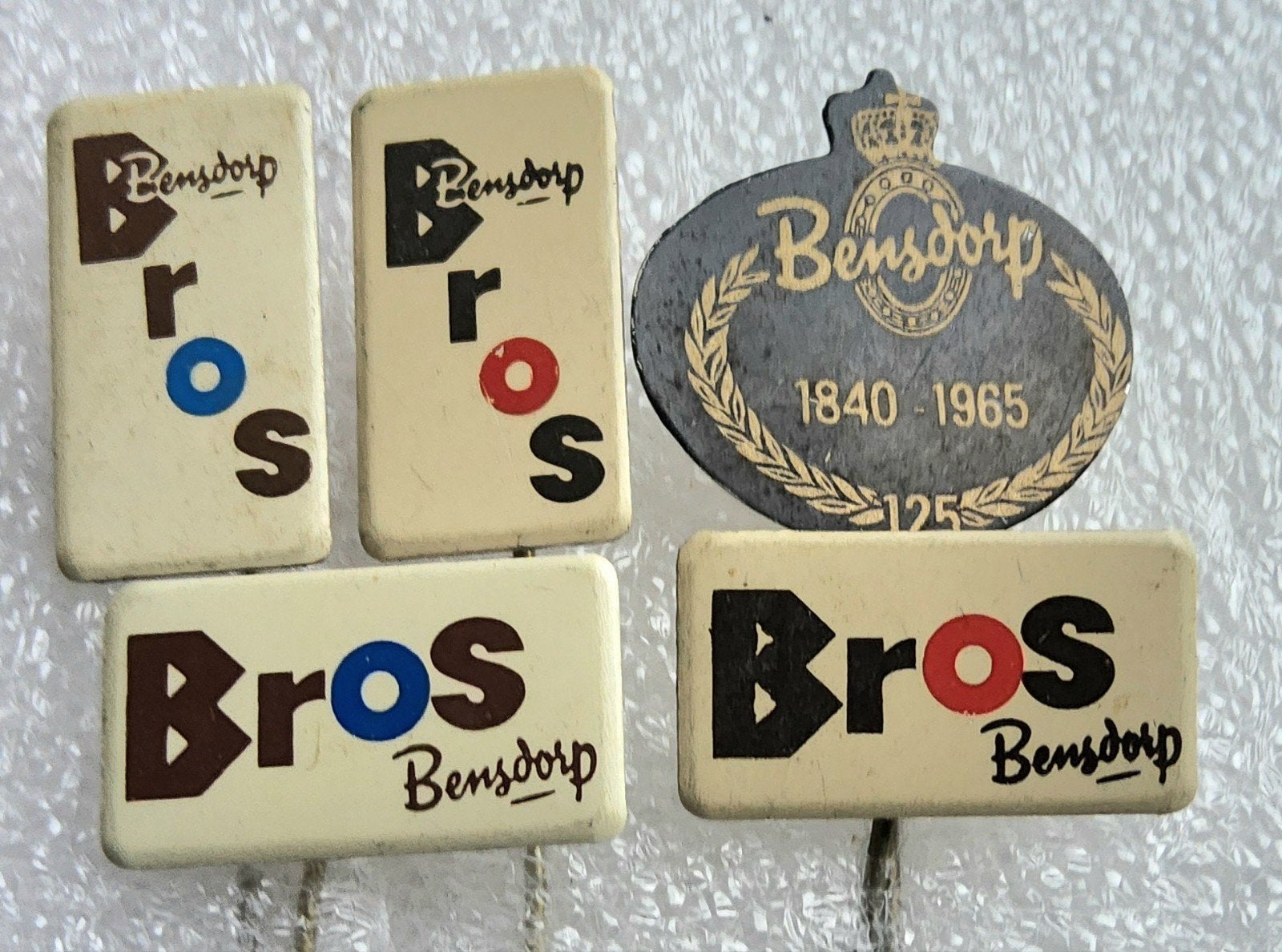 5 Vintage Bensdorp Bros Speldjes - Chocolade Reclame, Verzamelen, Ophalen of Verzenden, Gebruikt, Overige onderwerpen, Speldje of Pin