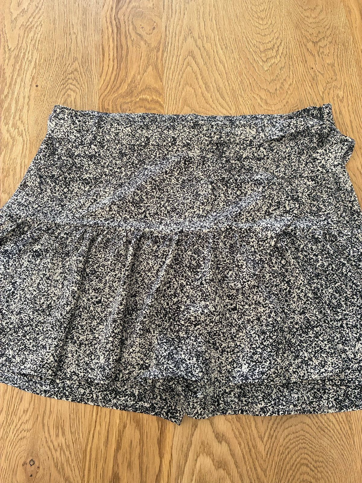 Distrikt skort met strikdetail - Maat L, Ophalen of Verzenden, Zo goed als nieuw, Maat 42/44 (L), Zwart