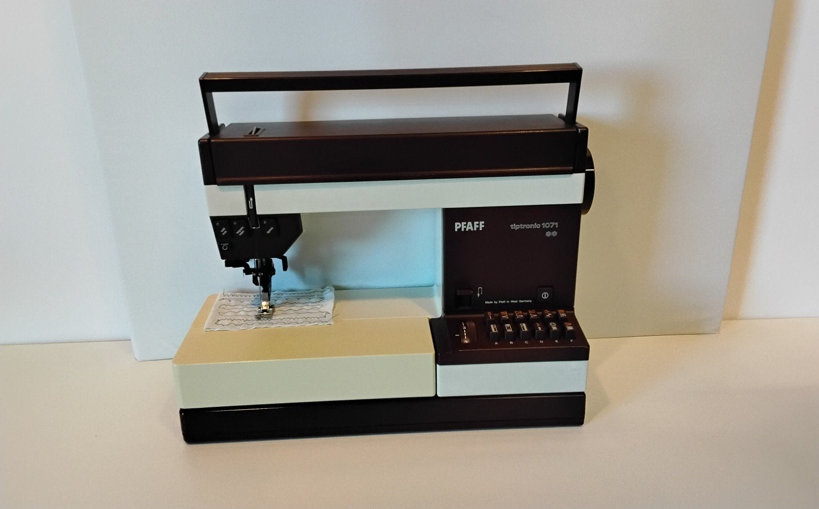 Pfaff Tiptronic 1071 in perfekte staat, Ophalen, Pfaff, Naaimachine, Nvt