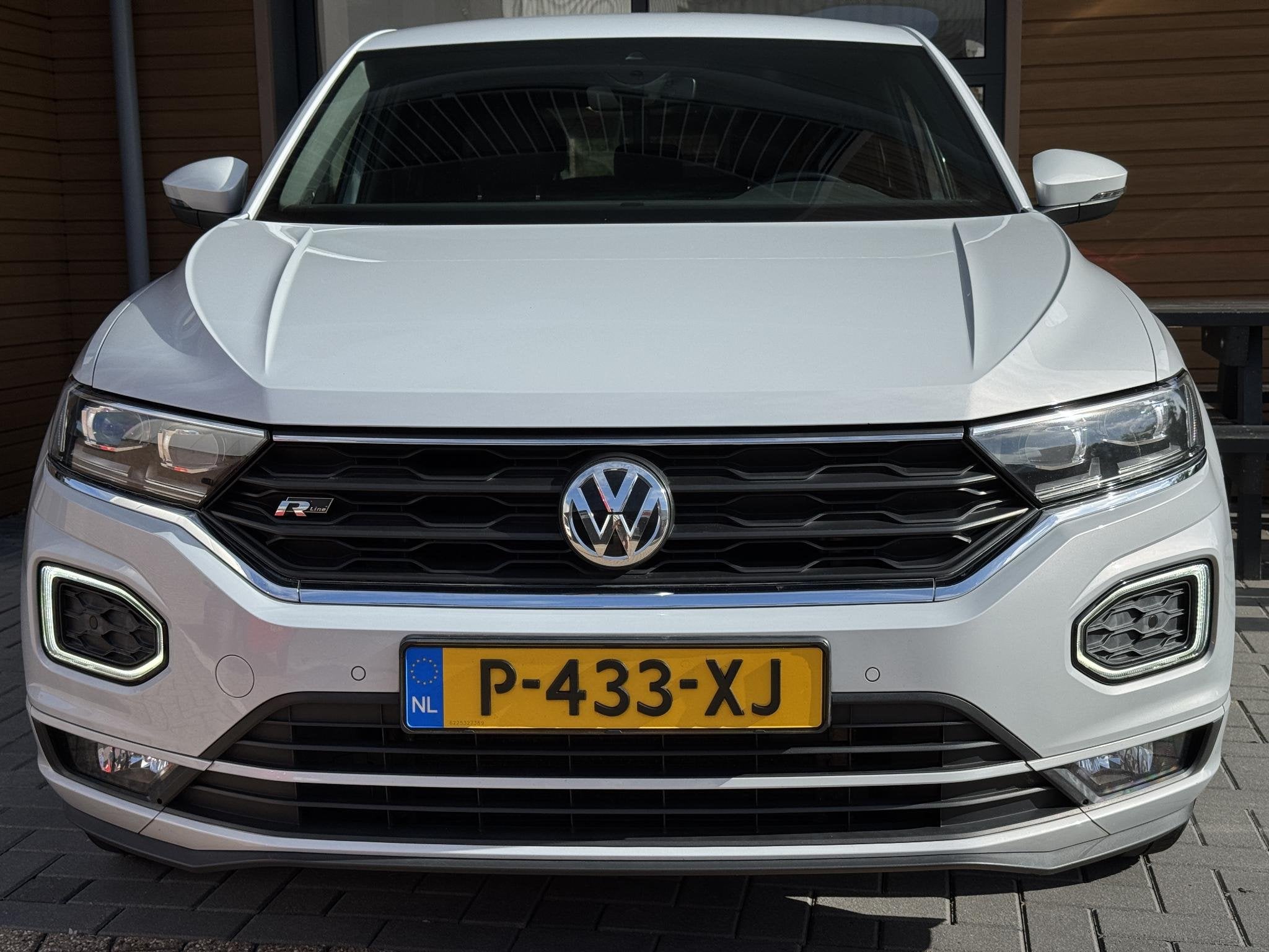 Volkswagen T-Roc 1.5 TSI Sport,R line,Carpl,Cruise,19Inch,Pd, Dealer onderhouden, Euro 6, 4 cilinders, 150 pk