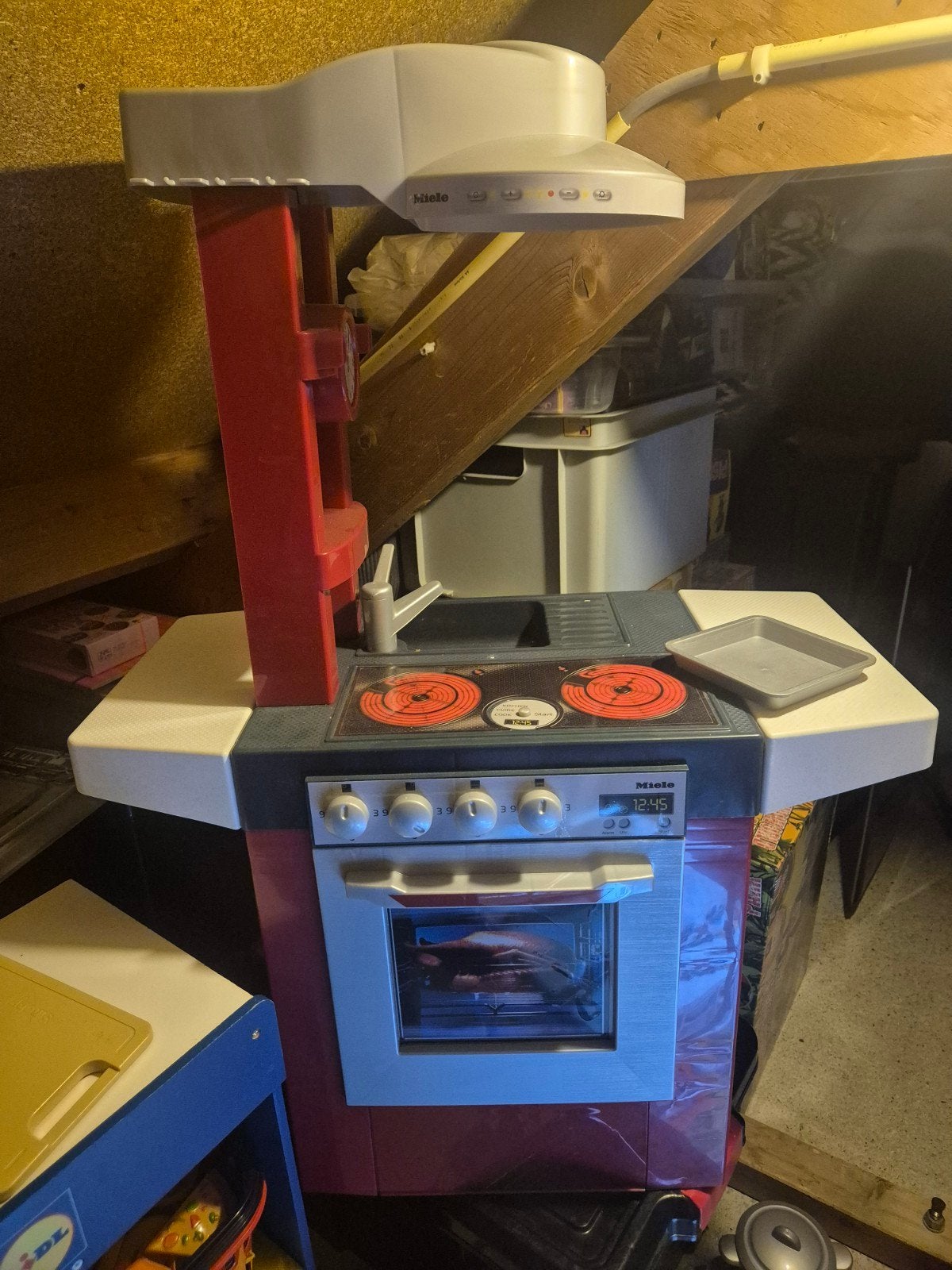Miele speelgoedkeuken, Ophalen