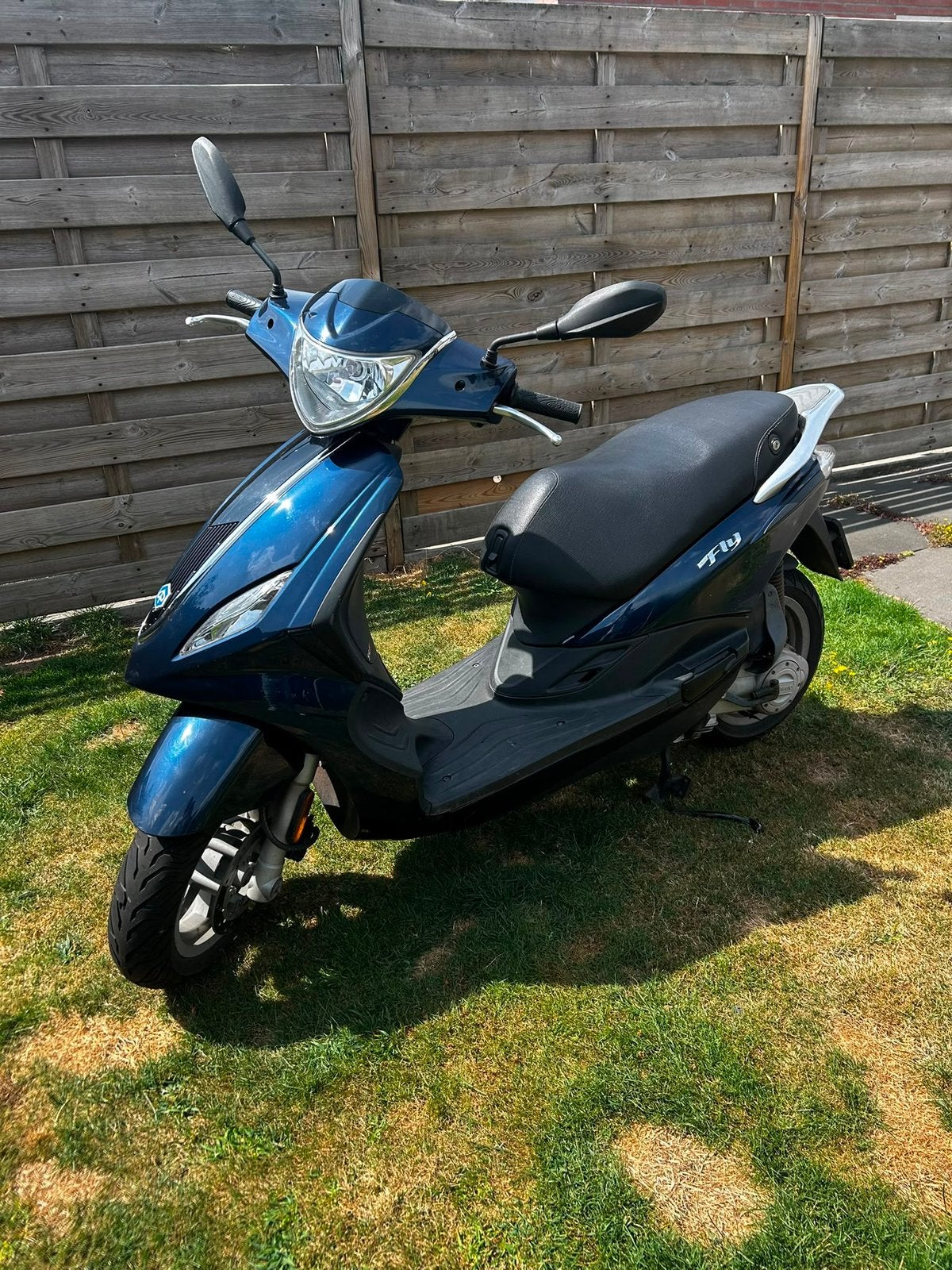 Piaggio fly 50 4t (2016) nieuwe banden | veel opbergruimte, Ophalen, Gebruikt, Maximaal 45 km/u, Fly