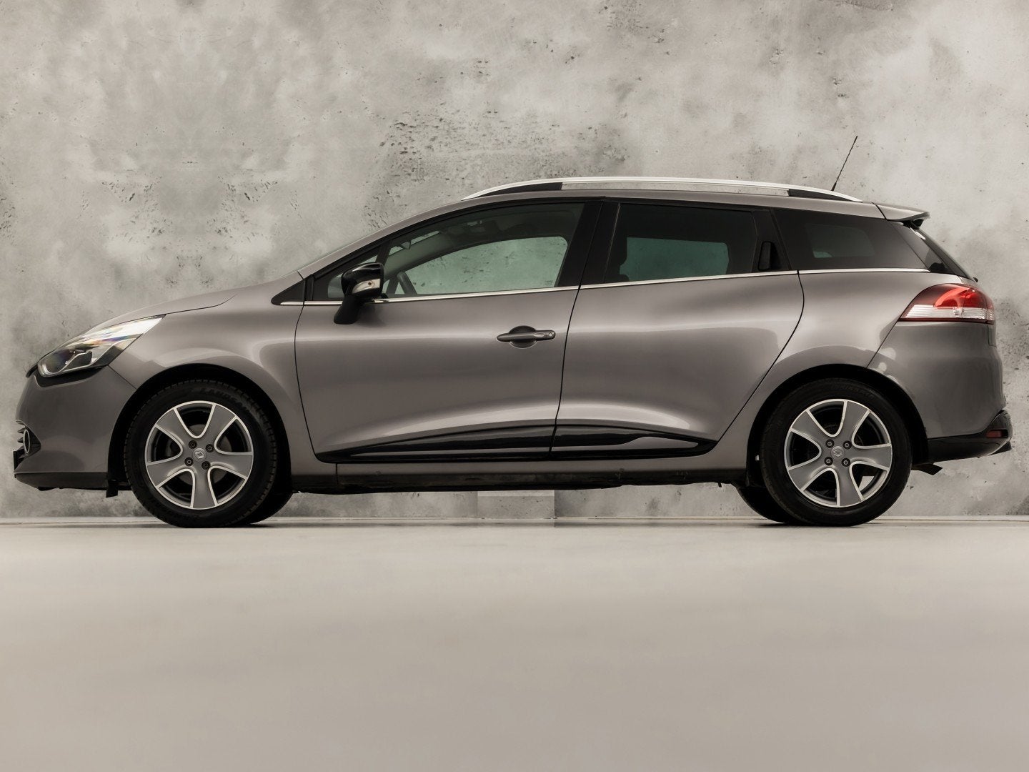 Renault Clio Estate 0.9 TCe Night&Day (NAVIGATIE, LM VELGEN,, Voorwielaandrijving, Stof, Zwart, Origineel Nederlands
