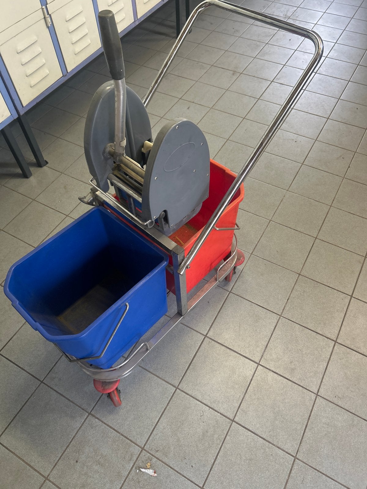 Schoonmaakkar/ Dweilemmer met Pers en Twee Bakken, Ophalen, Dweilemmer, -bak, of -wagen