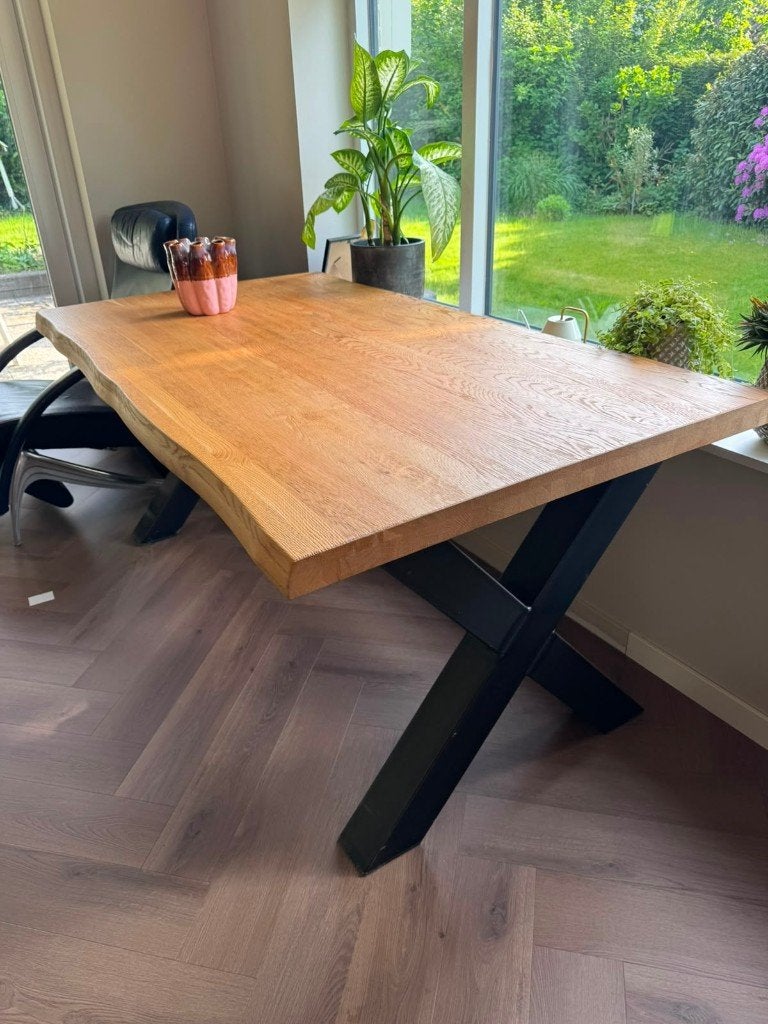Massief eiken eettafel met zwart stalen X-onderstel, Ophalen, Gebruikt, Robuuste en stoere stijl, Eikenhout