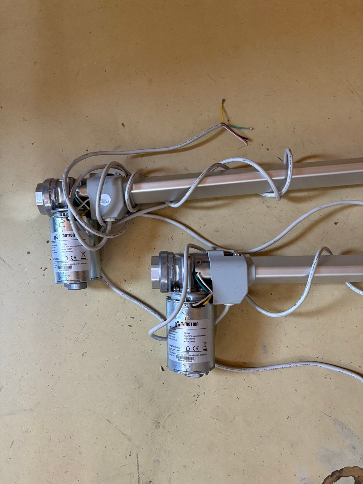 Liniair motor actuator 24volt, Doe-het-zelf en Verbouw, Ophalen of Verzenden, Gebruikt