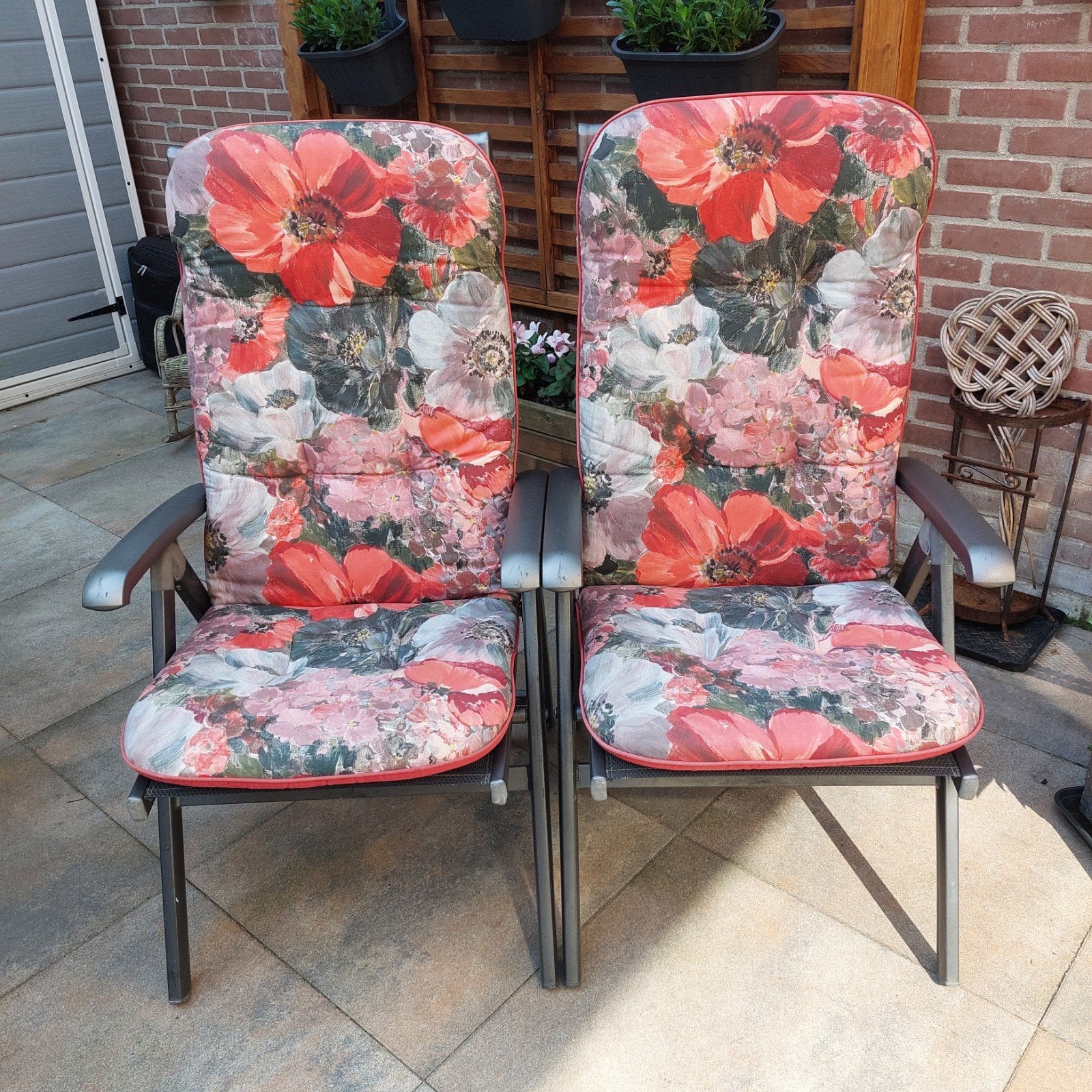 2 Vrolijk gebloemde tuinstoelkussens, Ophalen of Verzenden, Gebruikt