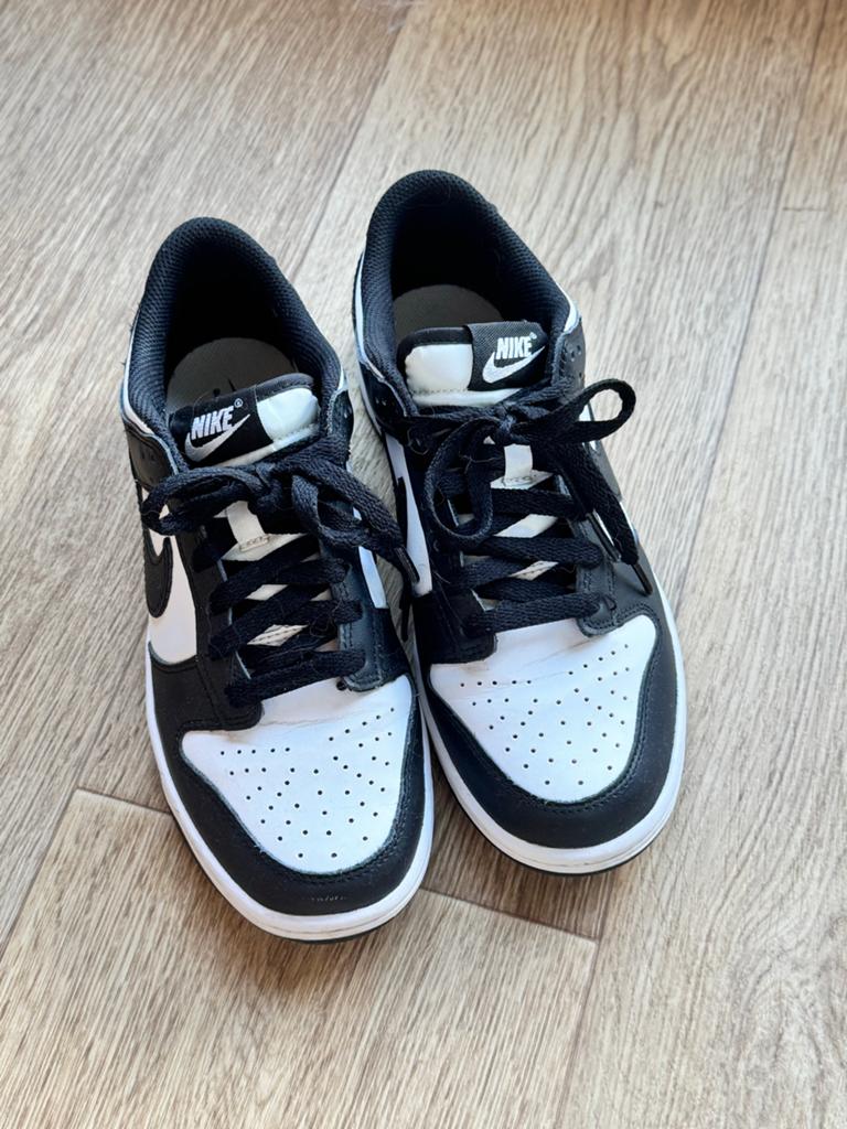 Nike Dunk Low Panda - Basisschool Schoenen - Maat 38.5, Kinderen en Baby's, Kinderkleding | Schoenen en Sokken, Ophalen of Verzenden
