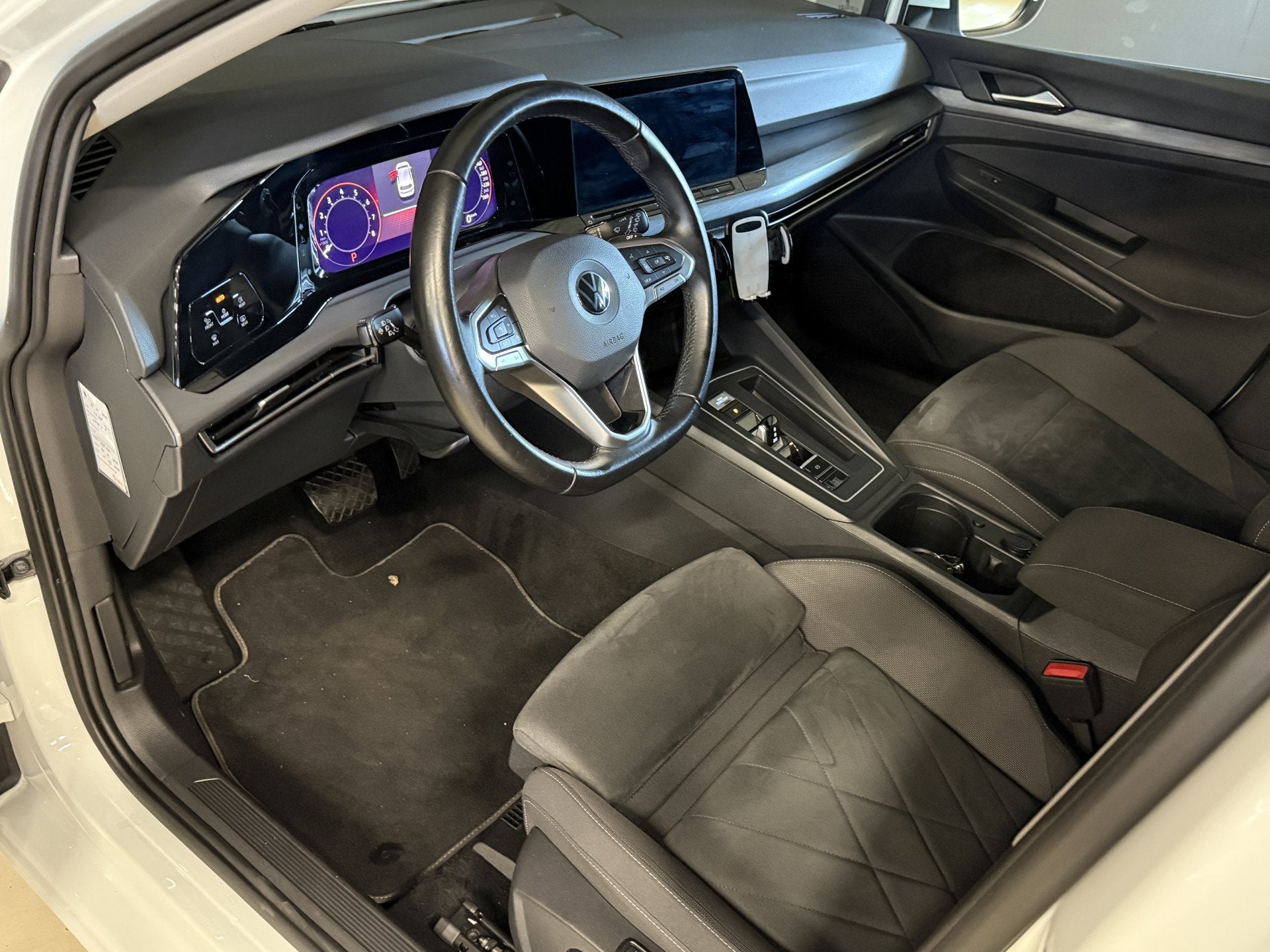 Volkswagen Golf 1.5 eTSI Style | Memory stoelen | 18'' inch, 4 cilinders, 150 pk, Wit, Bedrijf
