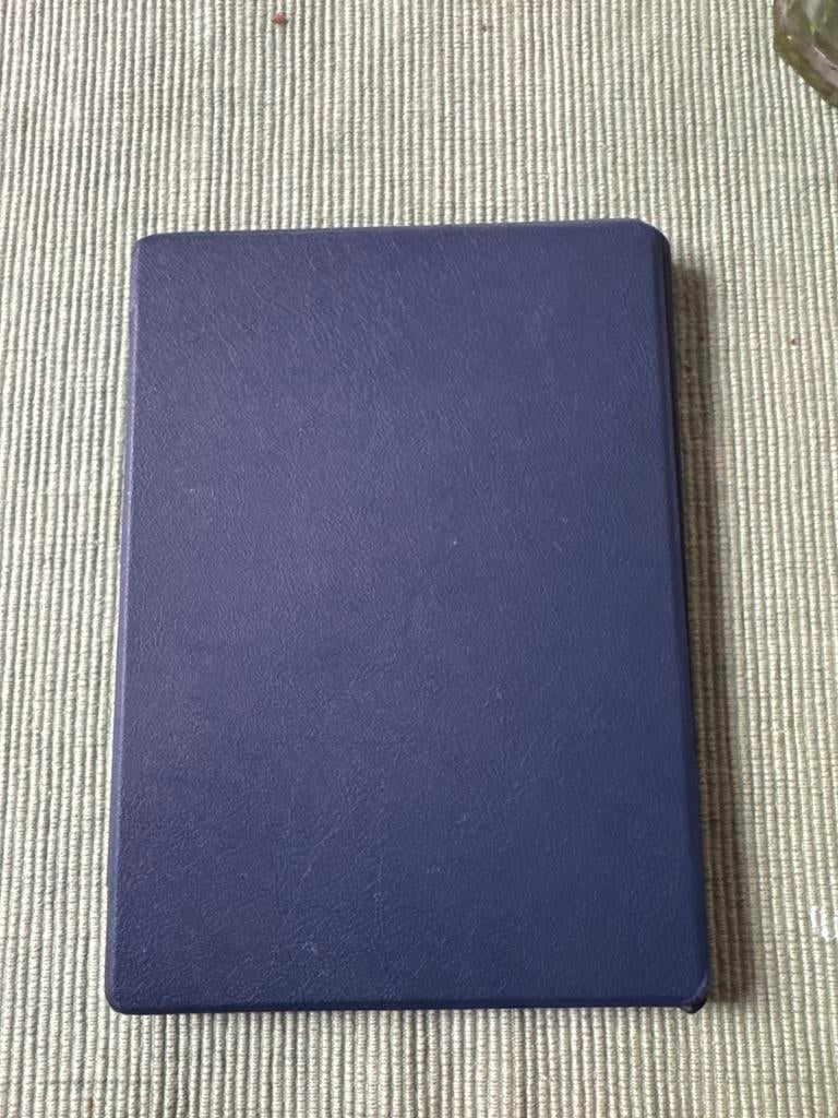 Donkerblauw hoesje e-reader Kobo aura  h20 type 1, Computers en Software, E-readers, Ophalen of Verzenden, Zo goed als nieuw, 7 inch