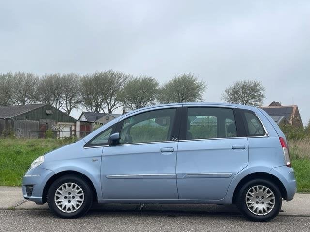 Lancia Musa 1.4-16V Platino Plus ECC Audio/CD Electric pakke, Auto's, Lancia, Voorwielaandrijving, Gebruikt, Blauw, 49 €/maand