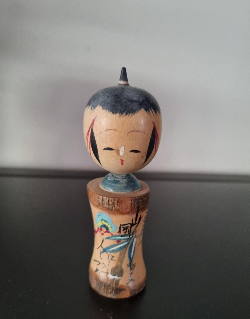 Mooie Shingata kokeshi, Antiek en Kunst, Verzenden