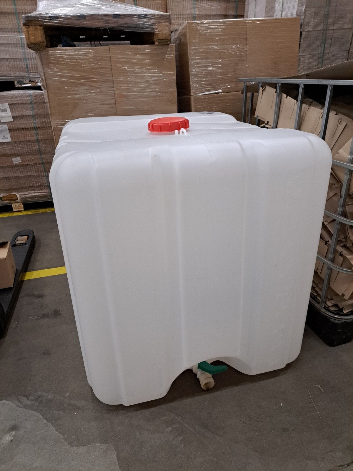 Gratis af te halen  Witte kunststof watertank met kraantje,, Kunststof, Gebruikt, Met kraantje, 150 liter of meer