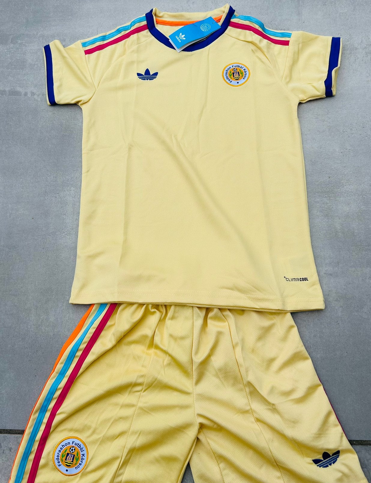 Curaçao wk tenue  2026 maat 164, Maat XS of kleiner, Ophalen of Verzenden, Nieuw, Set