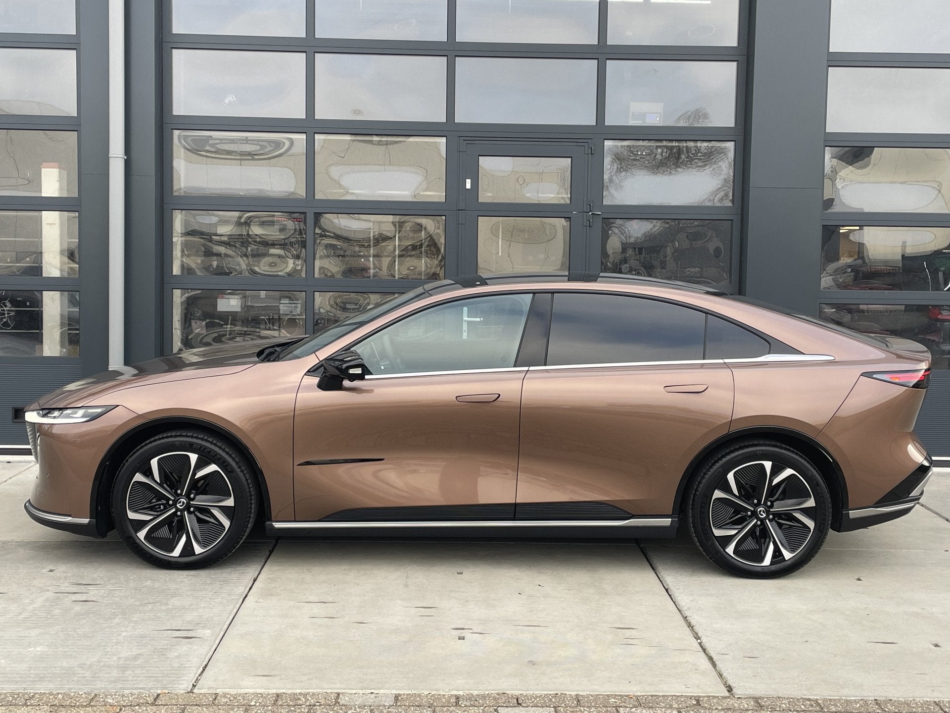 Mazda 6e Takumi Business Edition 68.8 kWh | ZWART LEDER | NA, Auto's, Mazda, Automaat, Achterwielaandrijving, Zwart, Bruin