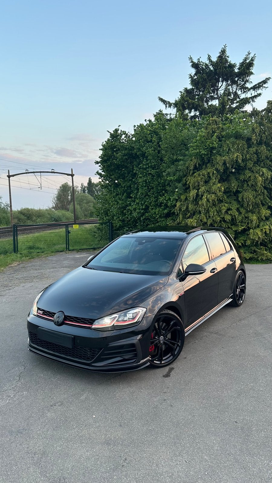 Volkswagen Golf 2.0 TSI GTİ TCR Pano|Keyless|DCC|ACC|Camera, 1330 kg, 4 cilinders, 1984 cc, Zwart