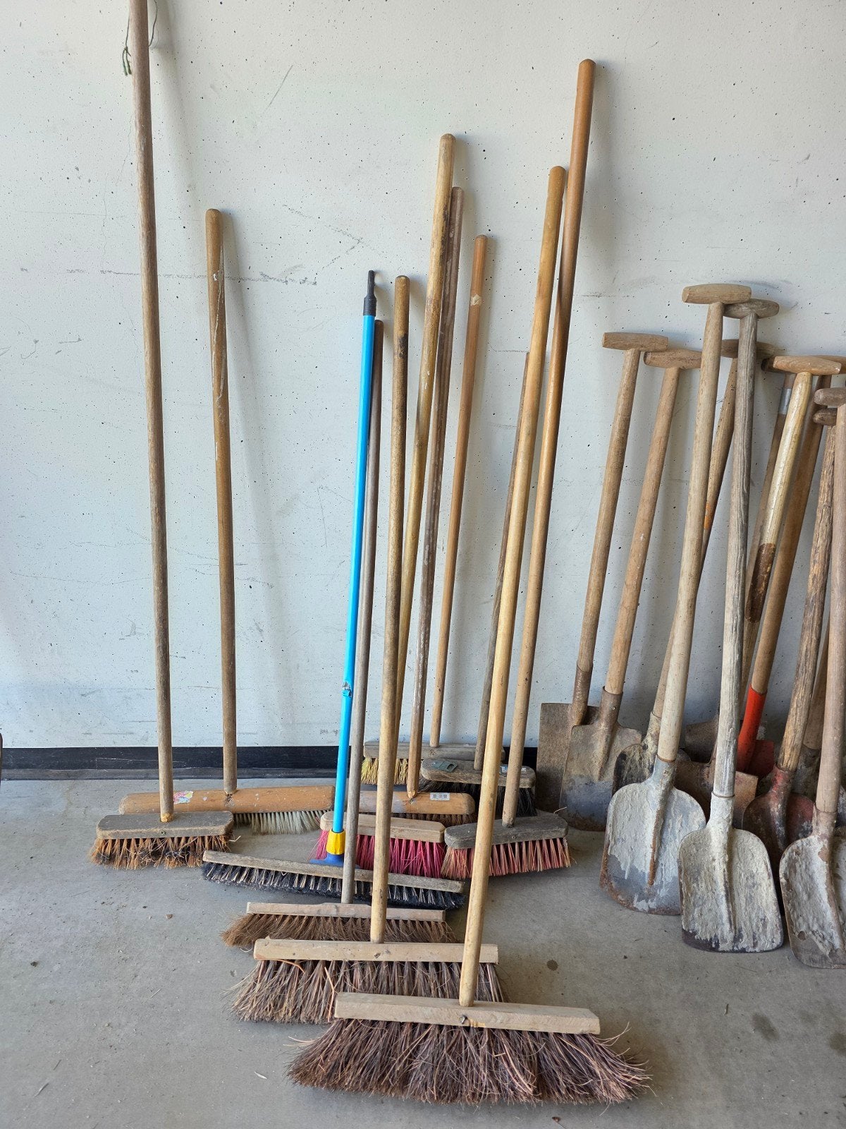 Diverse tuingereedschappen: vorken, bezems, schoppen, Ophalen, Gebruikt, Overige typen, Overige merken