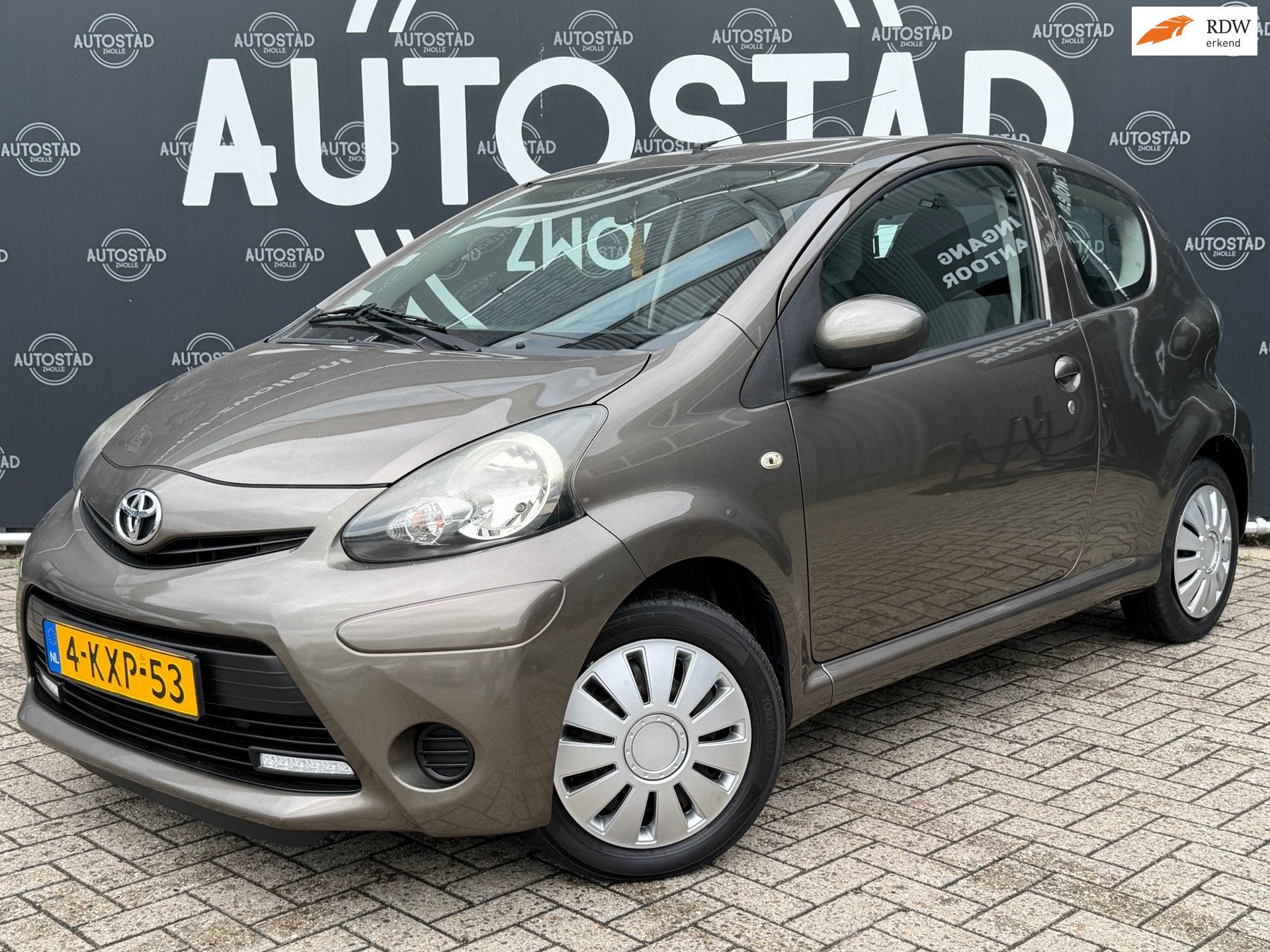 Toyota Aygo 1.0 VVT-i Facelift / NL-Auto / 2e Eigenaar / NAP, Auto's, Voorwielaandrijving, Euro 5, Stof, Bruin