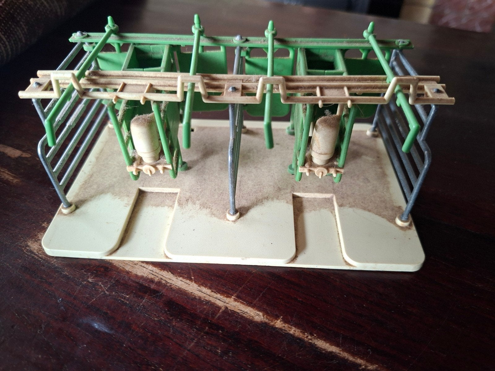 Britains. miniatuur  melkstal. boerderij., Ophalen of Verzenden, Zo goed als nieuw