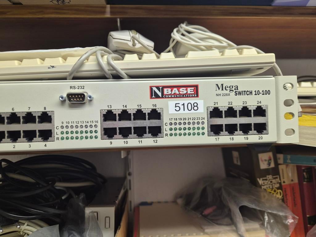 NBase Communications Mega NH 228X Switch 10-100, Ophalen
