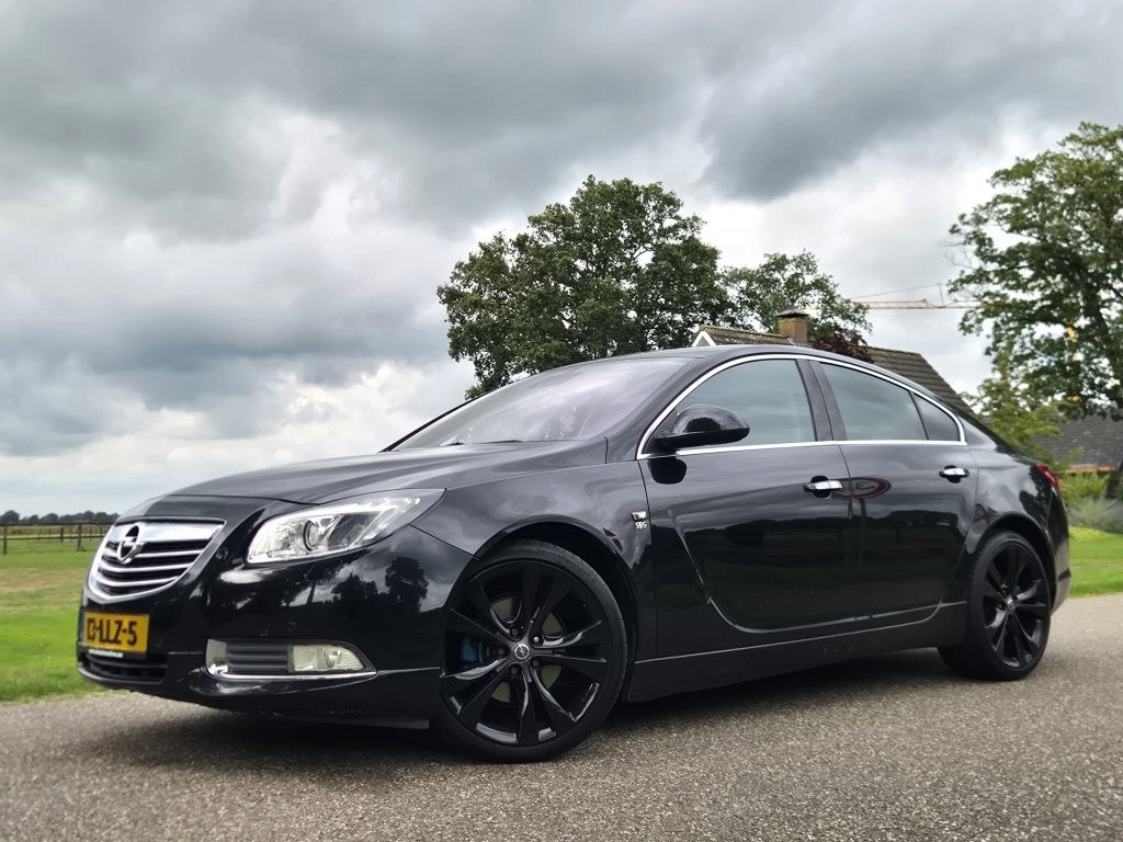 Opel Insignia 2.0 T 4x4 OPC incl nieuwe APK (bj 2010), Auto's, 4 cilinders, Zwart, Handgeschakeld, 93 €/maand
