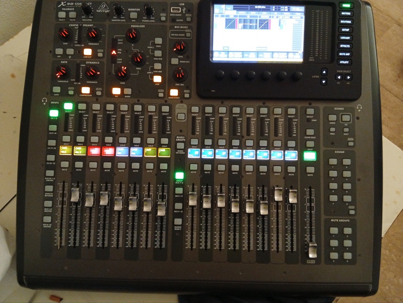 Behringer X32 Digitale Mixer - Uitstekende Staat, Ophalen, Gebruikt, 20 kanalen of meer, Microfooningang