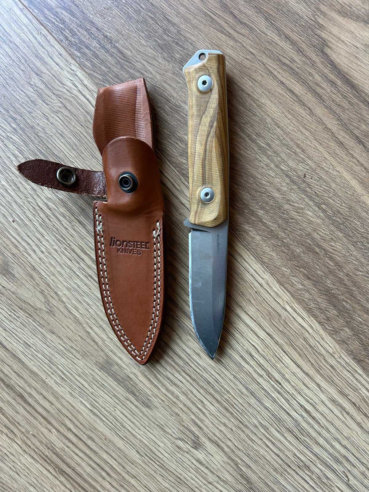 LionSteel B41 Olive B41-UL Bushcraftmes met lederen schede, Ophalen of Verzenden, Zo goed als nieuw
