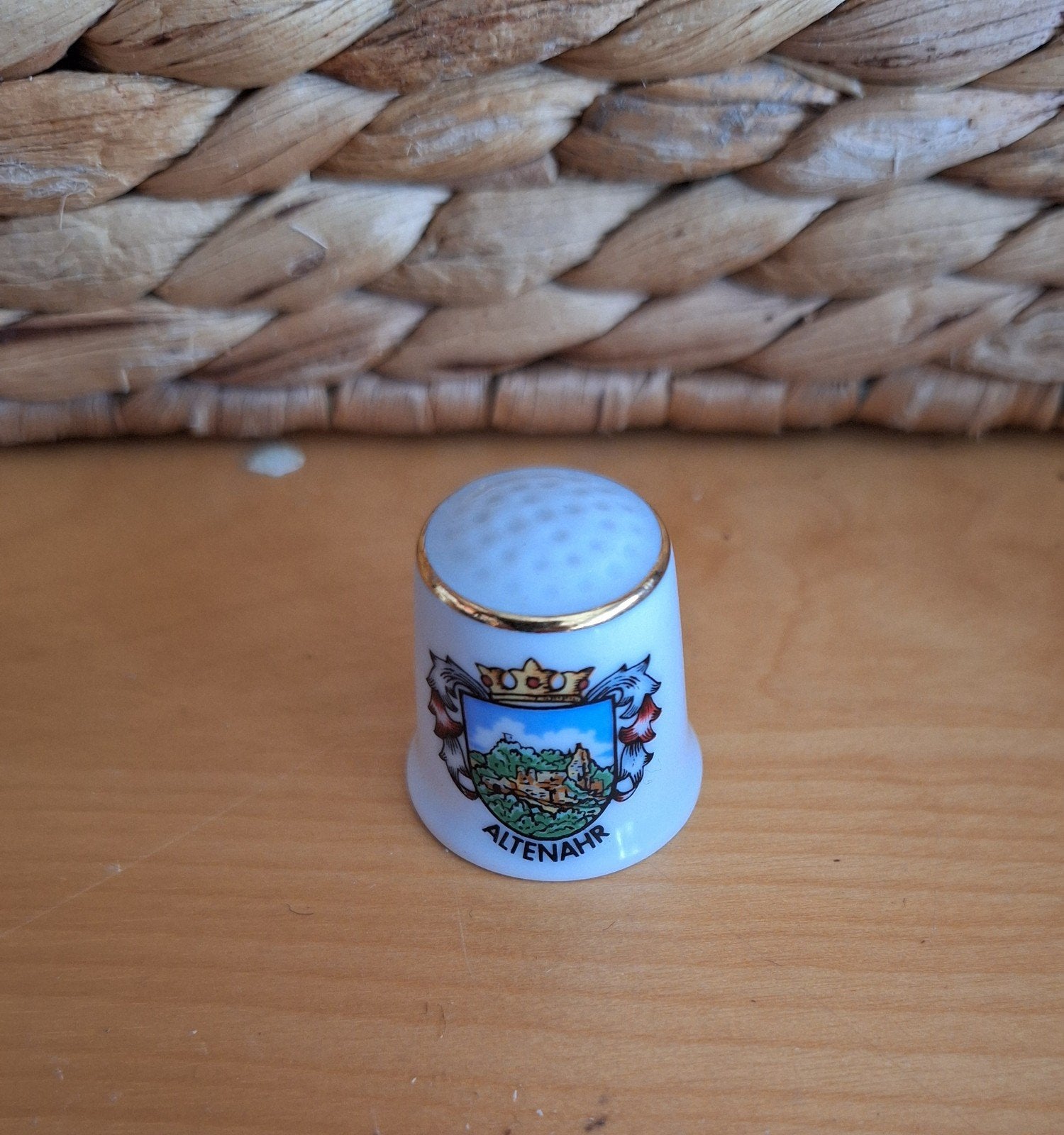 Altenahr Porseleinen Vingerhoedje - Souvenir, Verzamelen, Vingerhoedjes, Ophalen of Verzenden, Zo goed als nieuw, Porselein, Buitenland