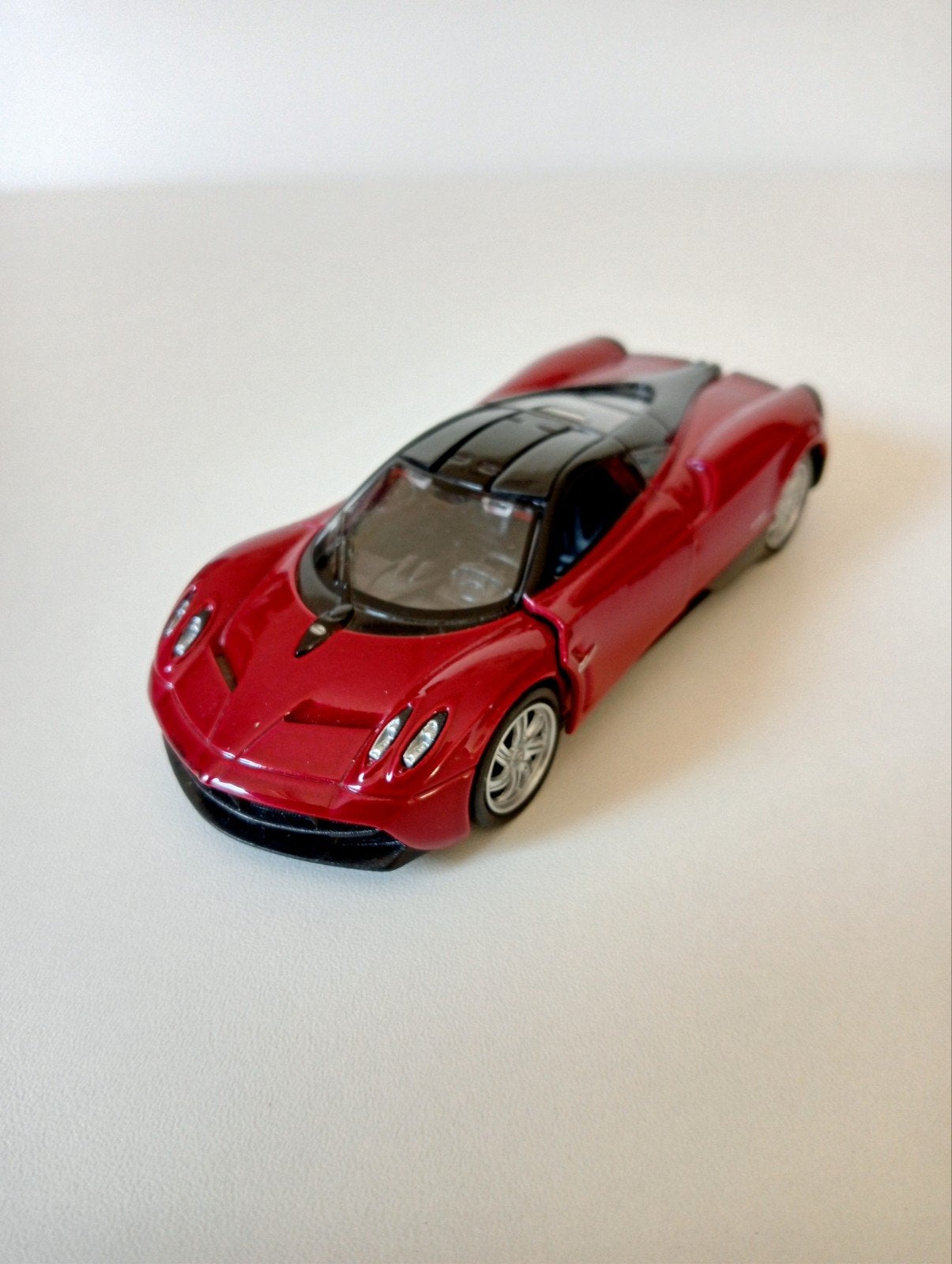 Pagani Huayra Modelauto - Rood met Openende Deuren, Ophalen of Verzenden, Nieuw, Auto, Overige merken