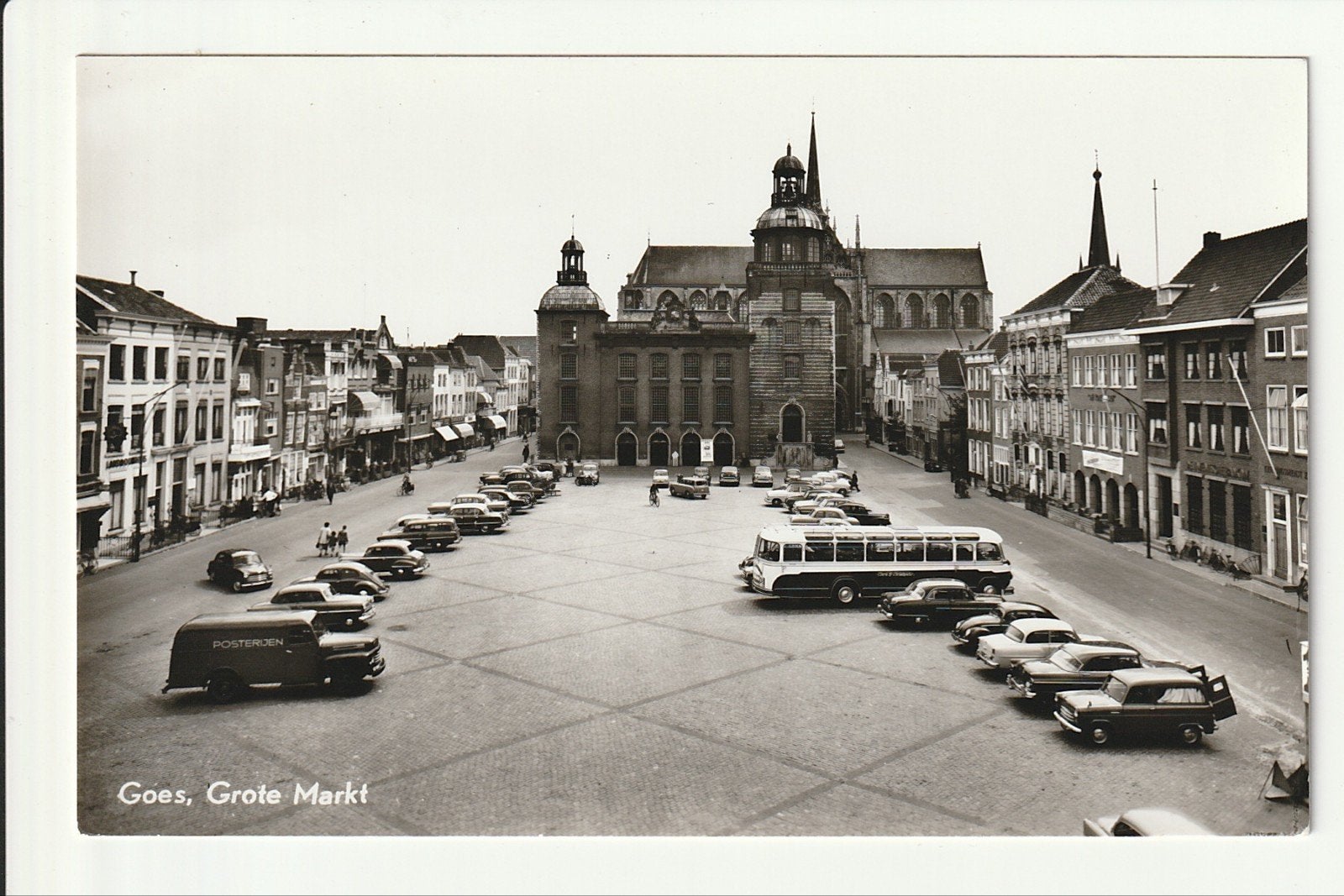 GOES GROTE MARKT KERK AUTO'S VRACHTWAGEN POSTERIJEN REISBUS, Ophalen of Verzenden, 1960 tot 1980, Ongelopen, Zeeland