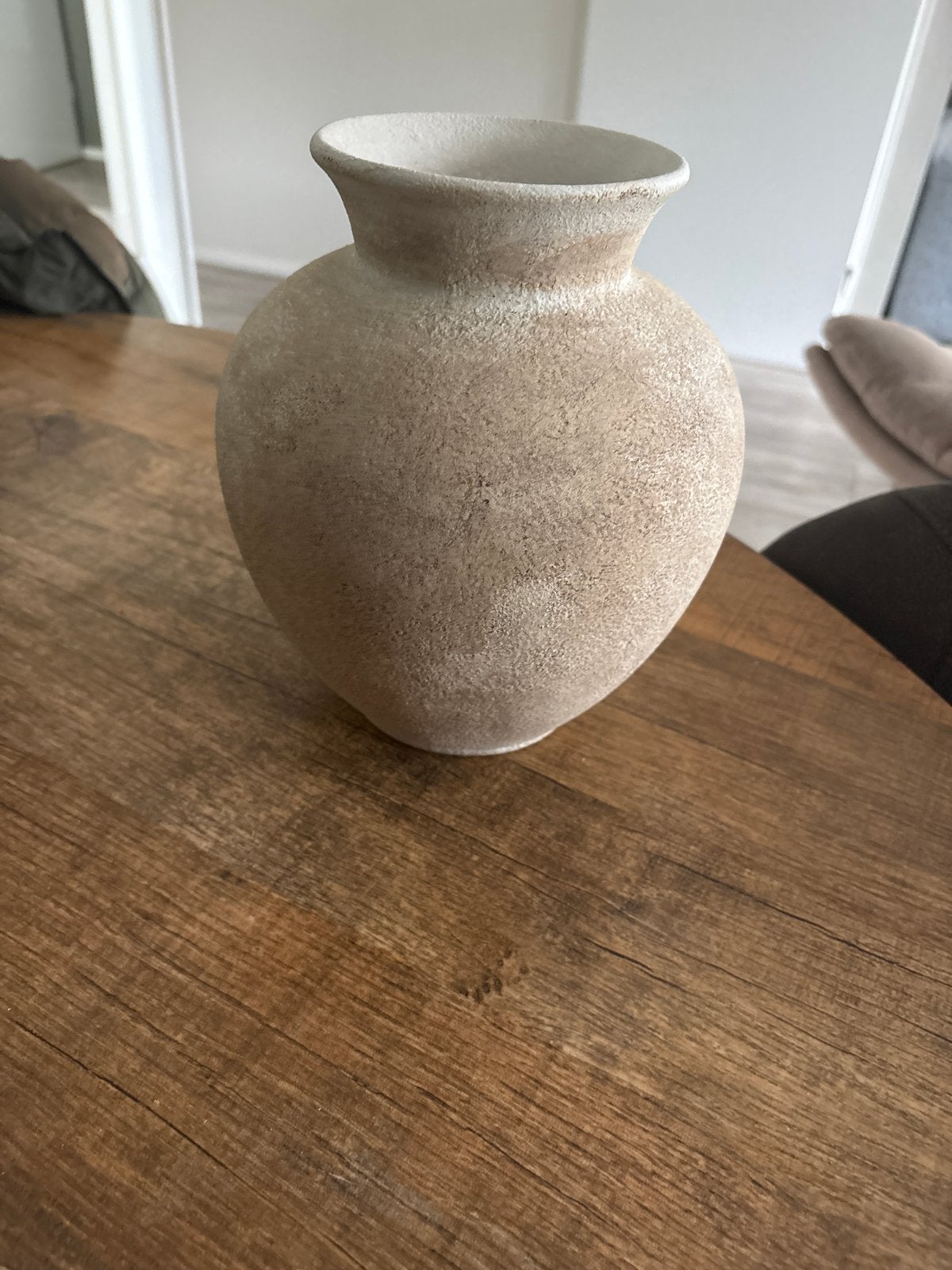 Mooie beige vaas met structuur, Huis en Inrichting, Ophalen, Beige, Zo goed als nieuw, Geschikt voor droogbloemen