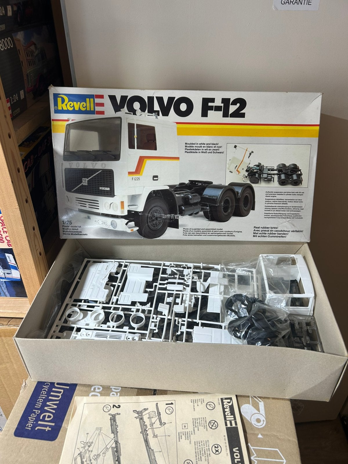 Revell H-7405 volvo f12, Auto, Revell, Groter dan 1:32, Ophalen of Verzenden