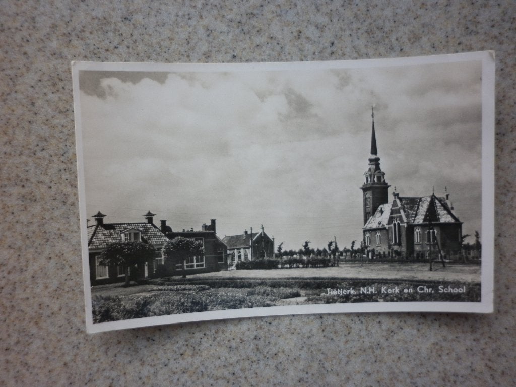 ansichtkaarten Tietjerk, Verzamelen, Verzenden, 1940 tot 1960, Ongelopen, Friesland