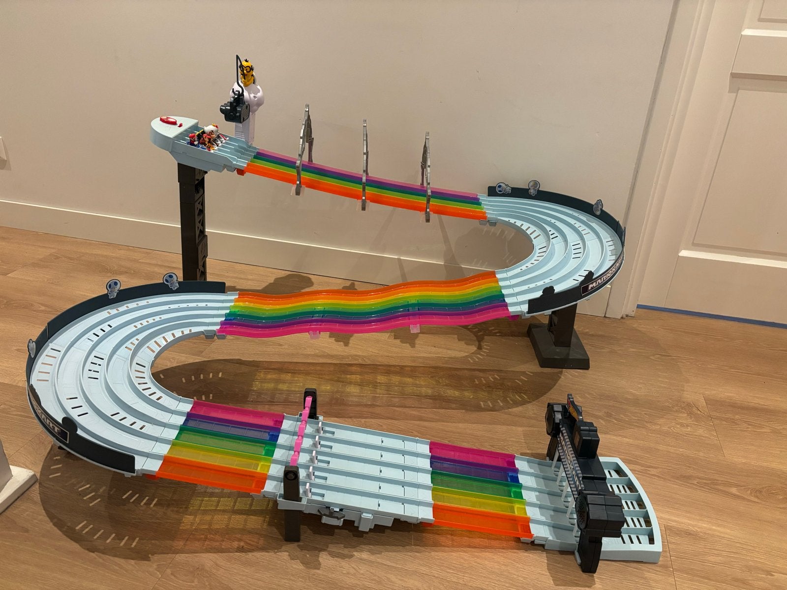 Hot Wheels Mario Kart Regenboogbaan met 6 auto's, Racebaan, Ophalen of Verzenden, Zo goed als nieuw, Hot Wheels