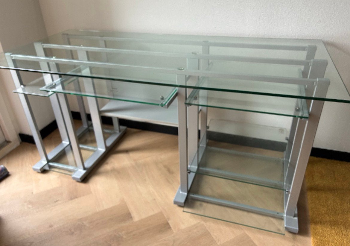 Prachtige glazen bureau, Ophalen of Verzenden, Zo goed als nieuw, Computerbureau, Modern