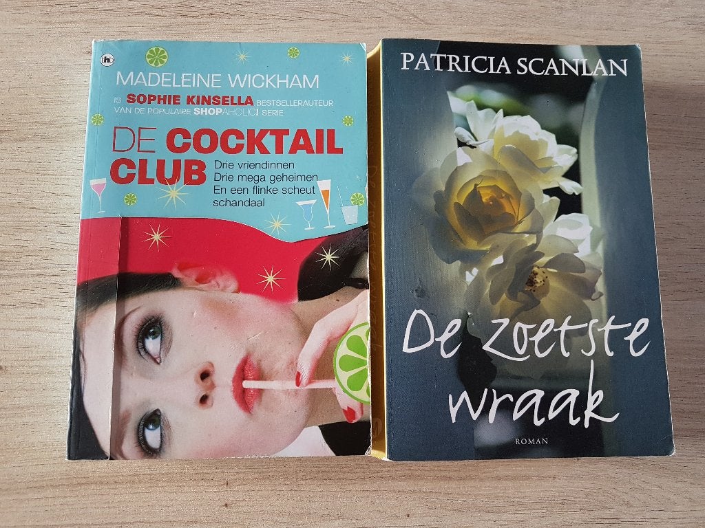 Twee boeken, De Cocktail Club - Madeleine Wickham, Boeken, Chicklit, Ophalen of Verzenden