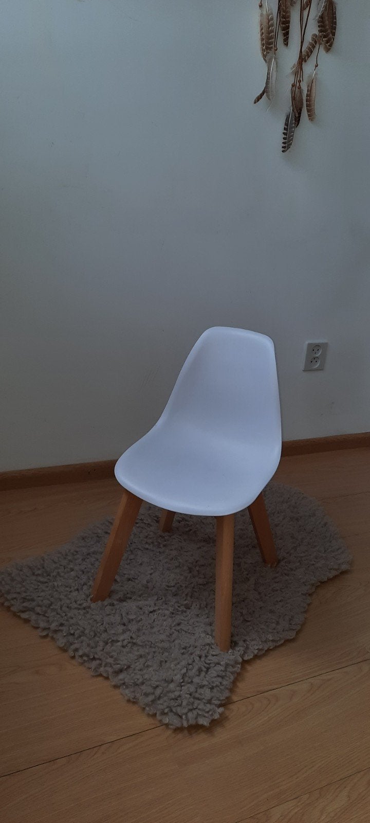 Witte stoel peuter/kleuter met houten poten, Huis en Inrichting, Stoelen, Zo goed als nieuw, Eén, Hout, Kunststof, Wit, Ophalen