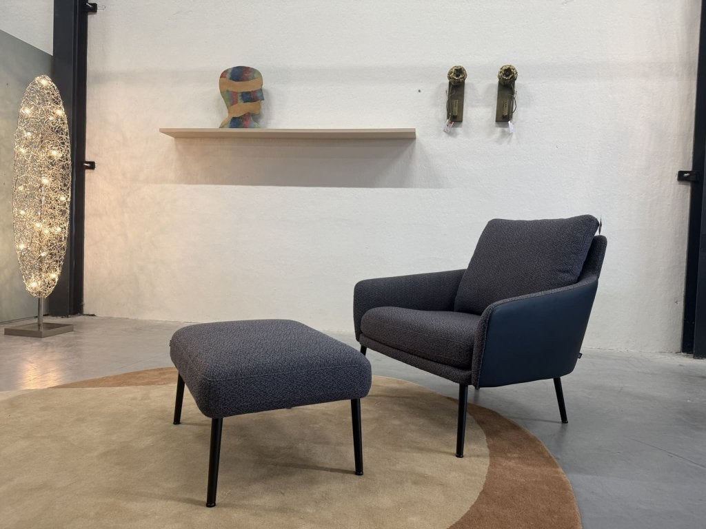 Nieuw Rolf Benz Jon fauteuil met hocker 561 design stoel, Huis en Inrichting, Service@rolf-benz.com, Haiterbacher Str. 104, Nieuw