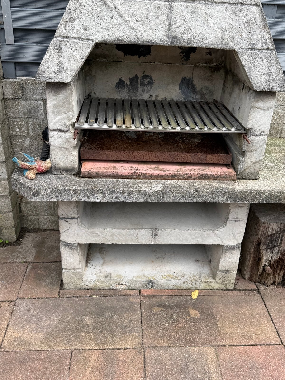 Betonnen buitenbarbecue met grillrooster, Ophalen, Gebruikt
