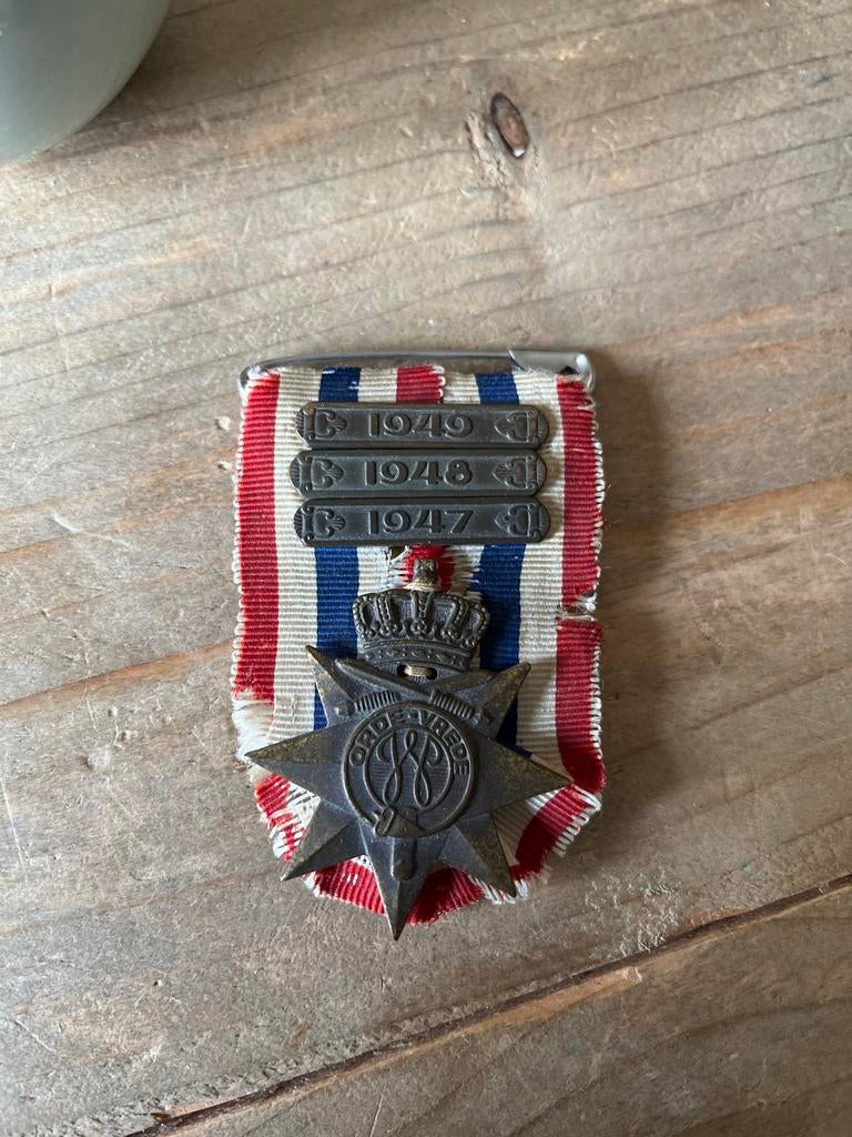 Ereteken voor Orde en Vrede KNIL 1947, 1948, 1949, Verzamelen, Militaria | Algemeen, Landmacht, Lintje, Medaille of Wings, Azië