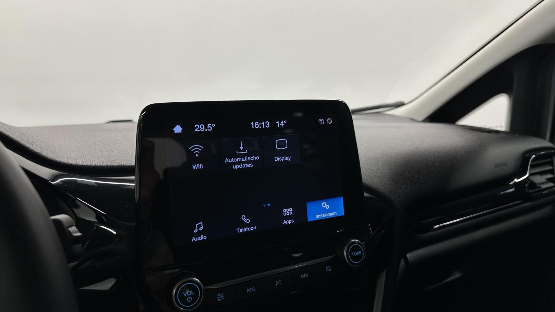 Foto 34 van Ford Fiesta 1.0 EcoBoost Hybrid Titanium NAVI CRUISE CARPLAY