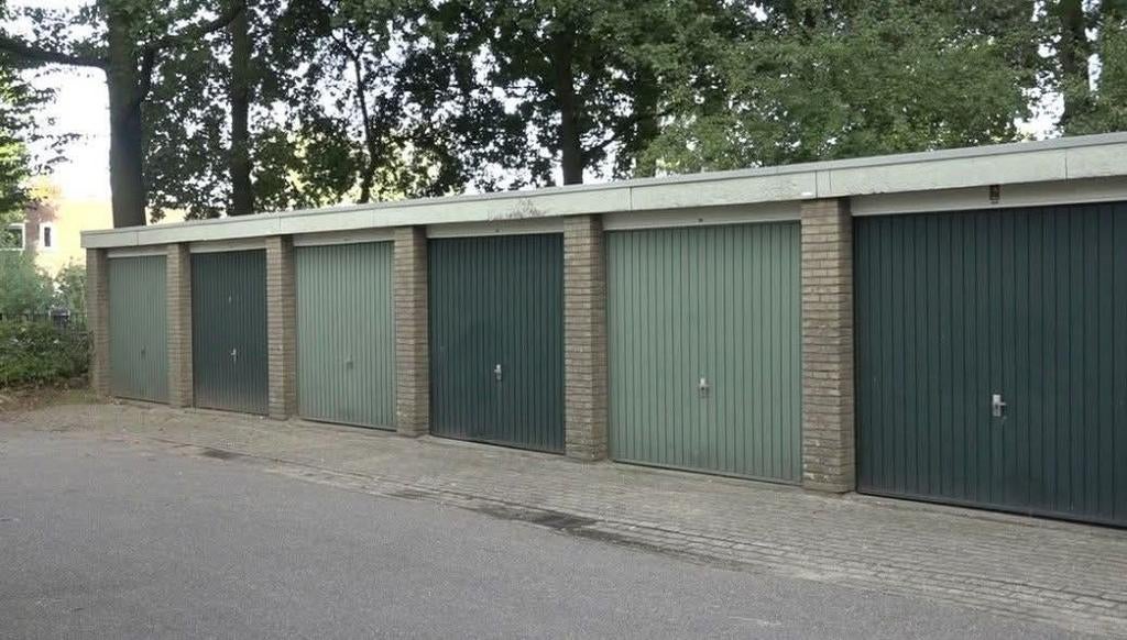 Garagebox met nieuw dakleer, trim en boeibord